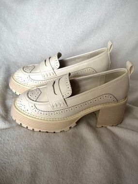 MIA Platform Loafers Cream Chunky Lug Sole Size 7.5